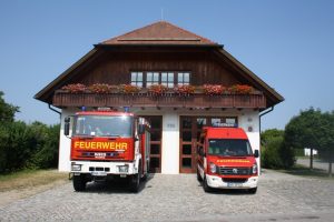 freiwillige-feuerwehr-schorndorf-fahrzeuge-feuerwehrhaus